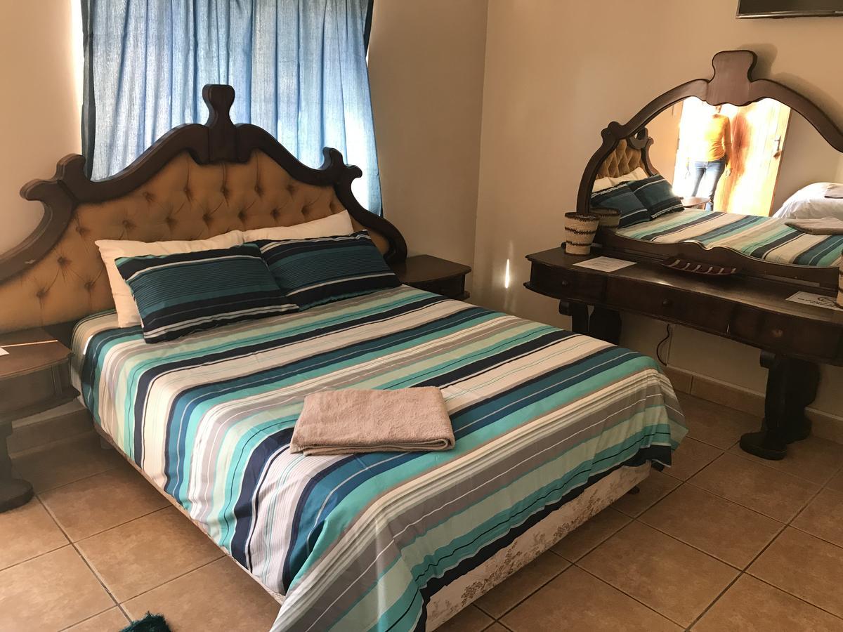 African Sky Guesthouse Уиндхоек Екстериор снимка